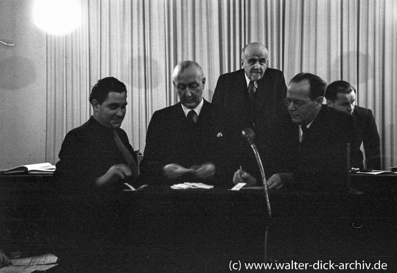 Stimmenauszählung im Stadtrat 1948