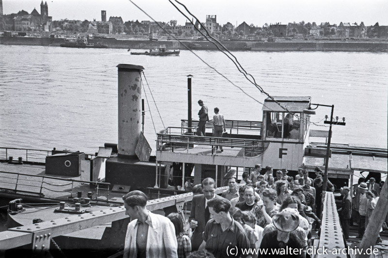 Fährbetrieb über den Rhein