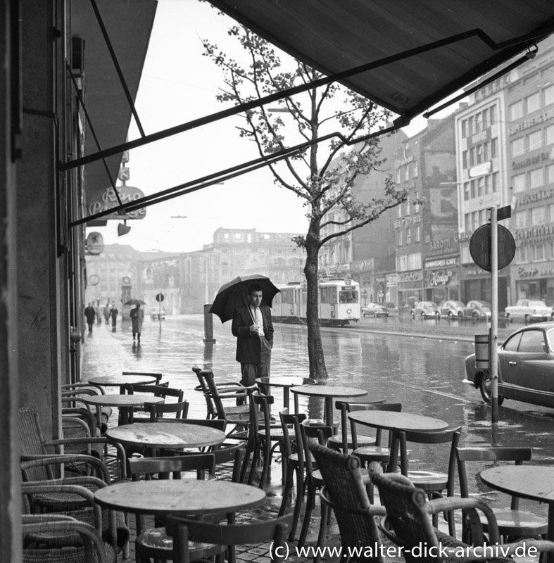 Hohenzollernring im Regen