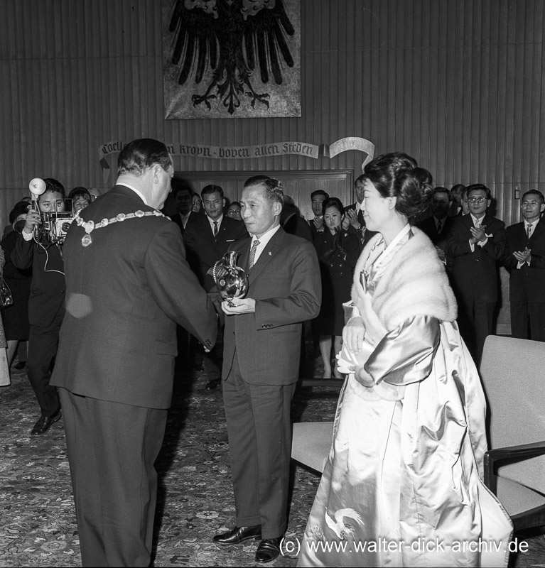 Austausch von Gastgeschenken 1964
