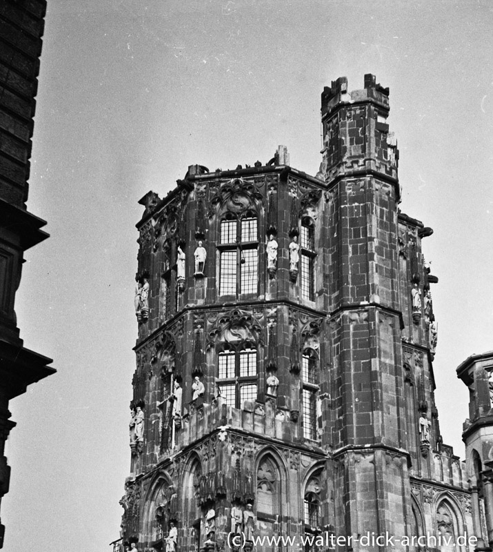 Ruine des Rathausturmes 1946