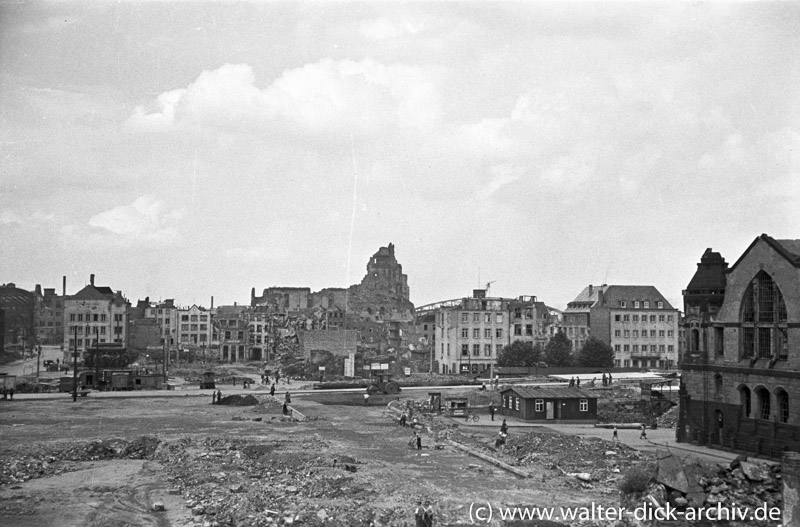 Der Heumarkt in Köln nach dem Krieg
