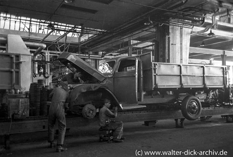 Endmontage eines Lkw bei Ford Köln