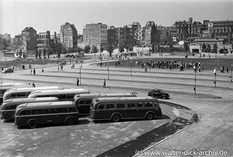 Kölner Busbahnhof 1952 - ein neuer Verkehrsknotenpunkt 1952