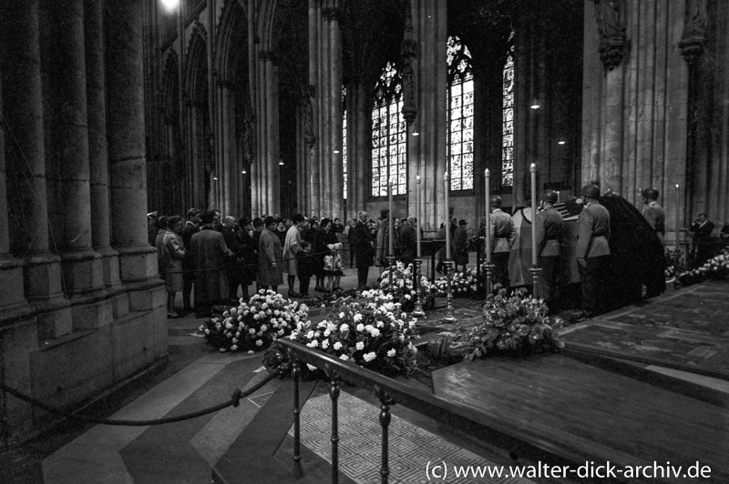 Aufbahrung im Dom Beerdigung Konrad Adenauers 1967
