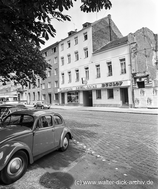 Straßenfront von „Reifen-Bothe" in Düsseldorf 1963