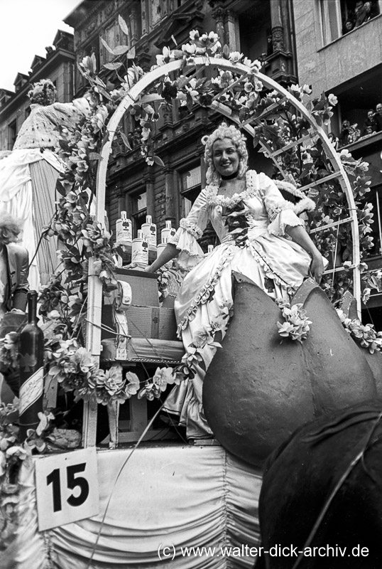 Im Rosenmontagszug 1950