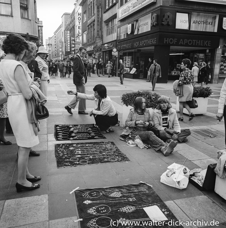 Fliegende Händler auf dem Wallrafplatz 1970