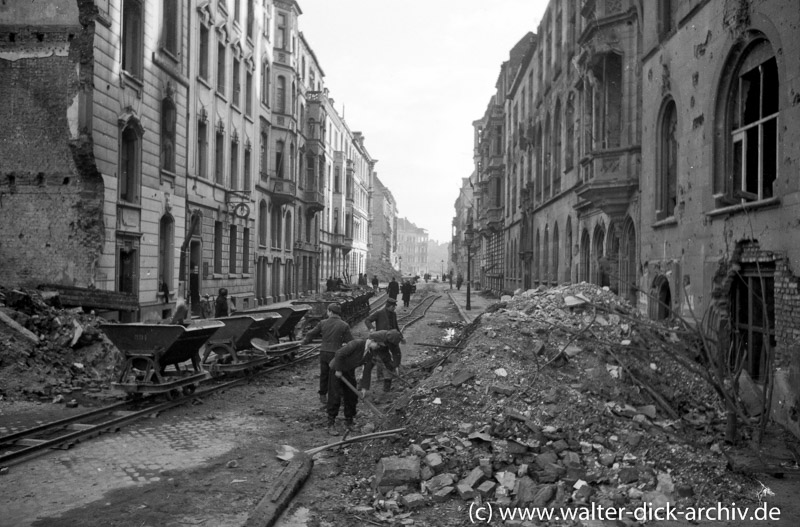 Trümmerräumung in der Kölner Innenstadt