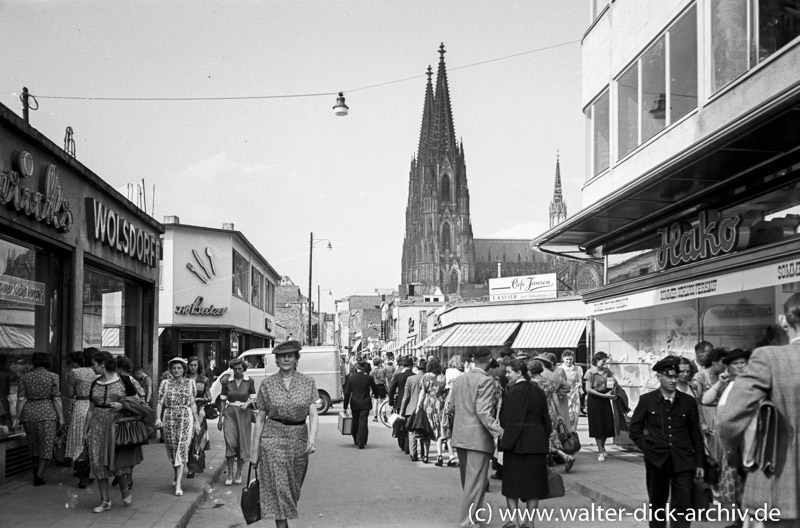 Wiederaufbau auf der Hohe Straße 1952