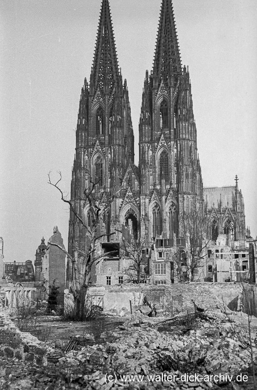 Ruinenlandschaft westlich des Dom 1947