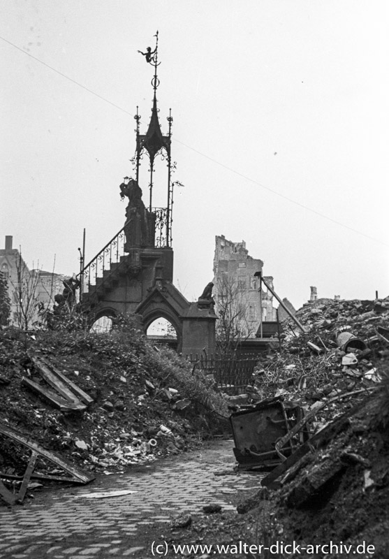 Der zerstörte Heinzelmännchenbrunnen