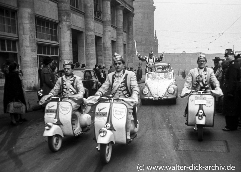 Prinz Karneval und seine Eskorte 1951