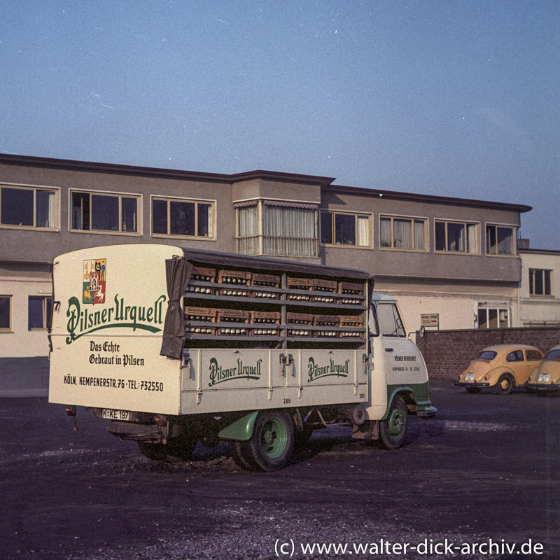 Auf dem Hof der Harzheim-Gruppe 1969