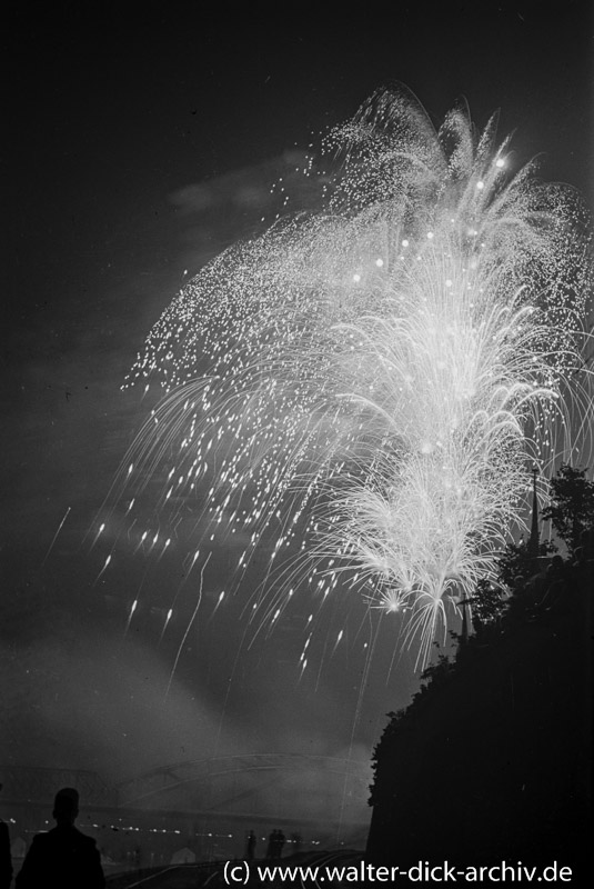Feuerwerk zur 1900 Jahr Feier