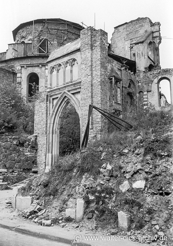 Das wiederaufgebaute Dreikönigenpförtchen 1946