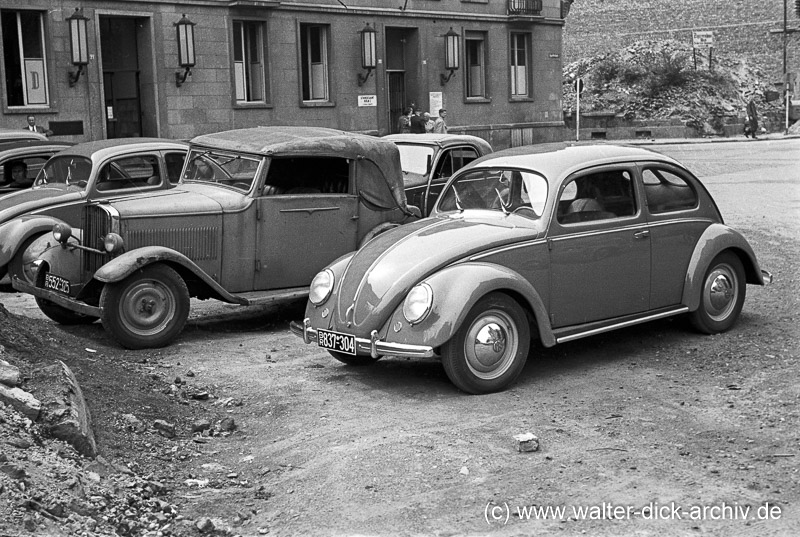 Alt und Neu-vor dem El-DE Haus 1951