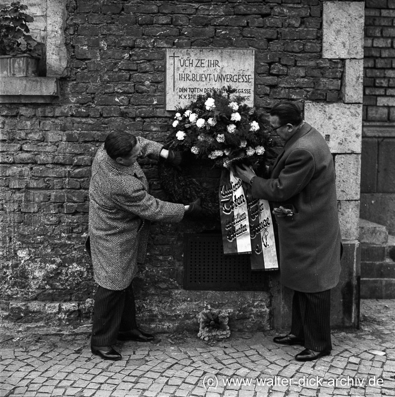 Totengedenken in der Spielmannsgasse 1959