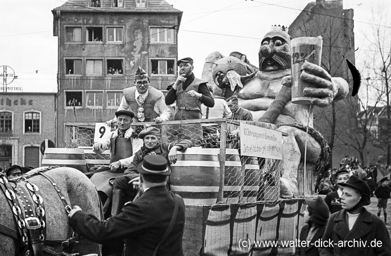 Im Rosenmontagszug 1950