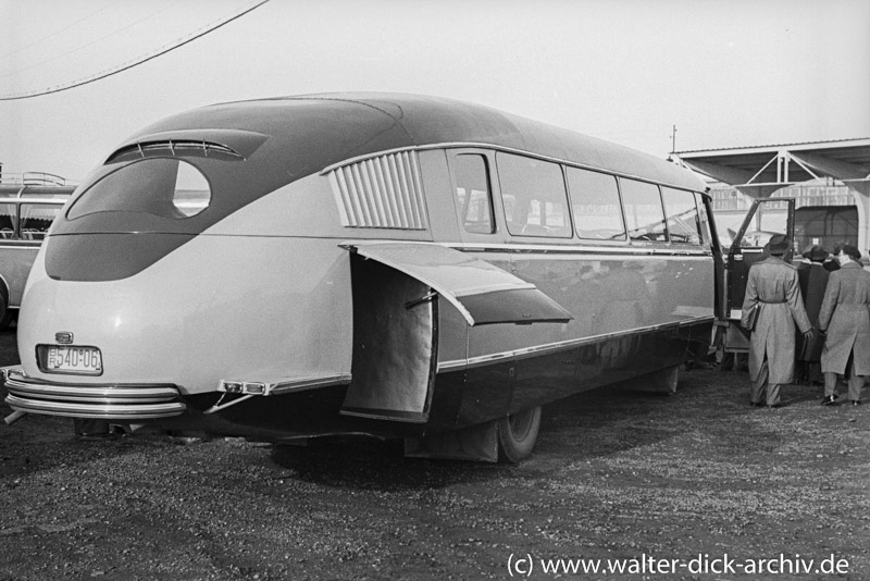 "Flugzeug der Landstraße" mit Rahmen und Motor von Ford Köln