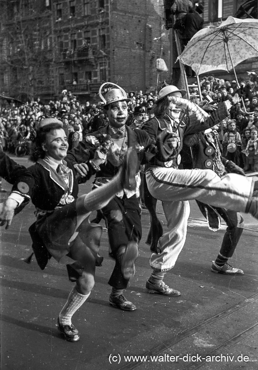 Can Can auf der Straße 1950