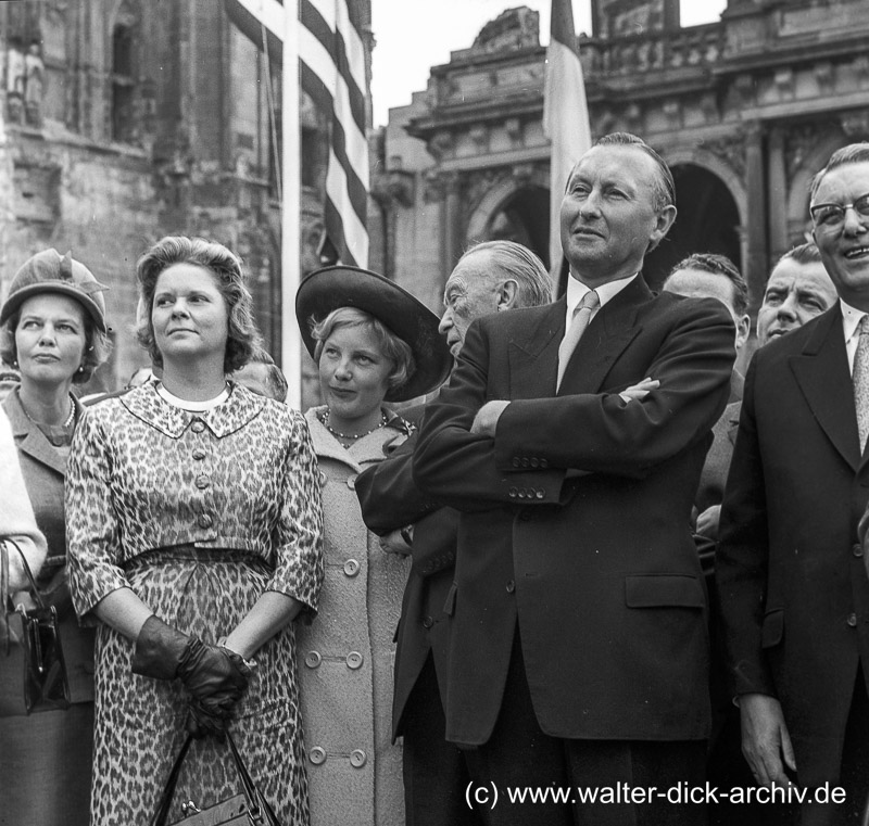 J.F. Kennedy hält eine Rede vor dem Kölner Rathaus 1963