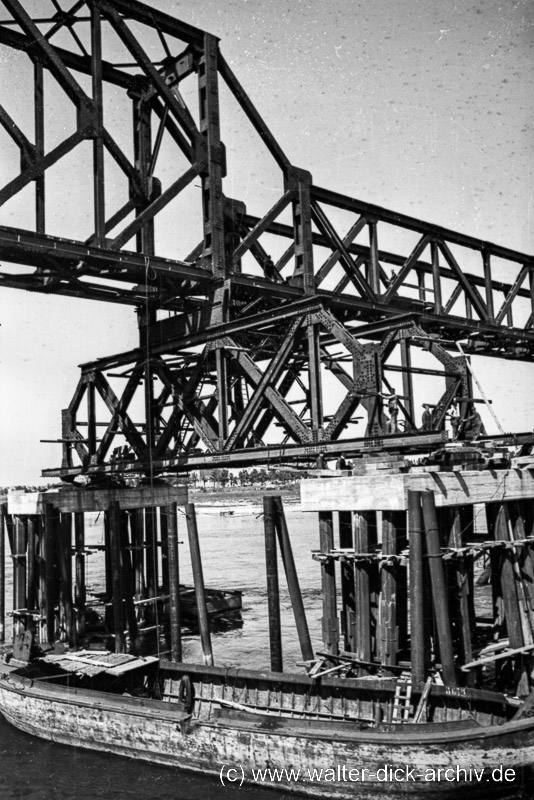 Wiederaufbau der Südbrücke 1946