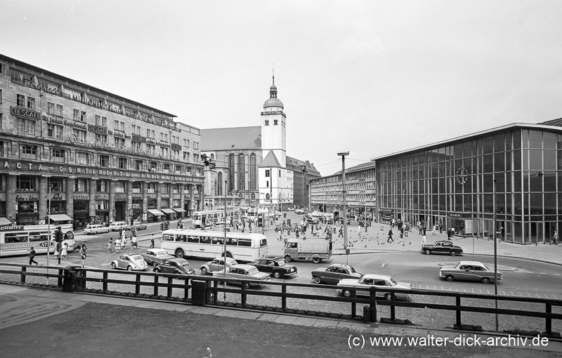 Vor dem Hauptbahnhof 1962