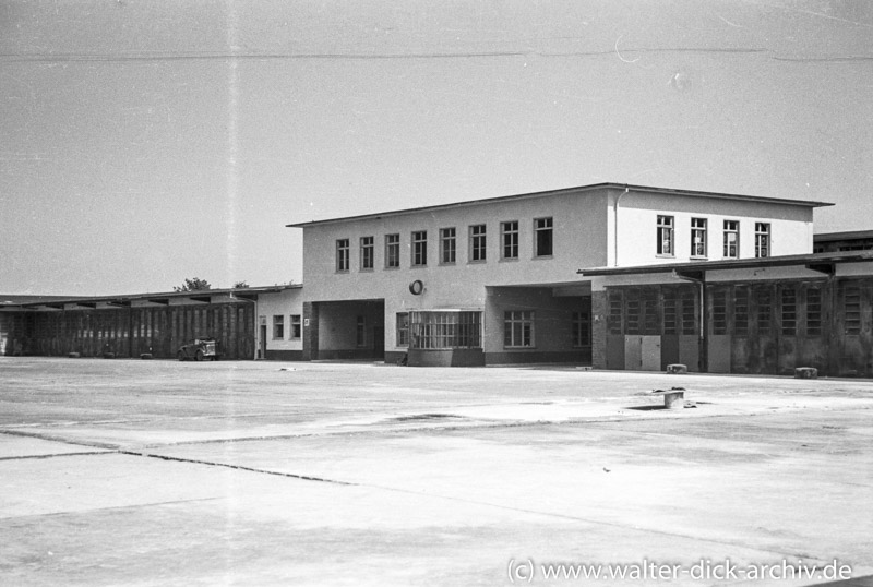 Ehemaliger Flugplatz KölnOstheim 1947