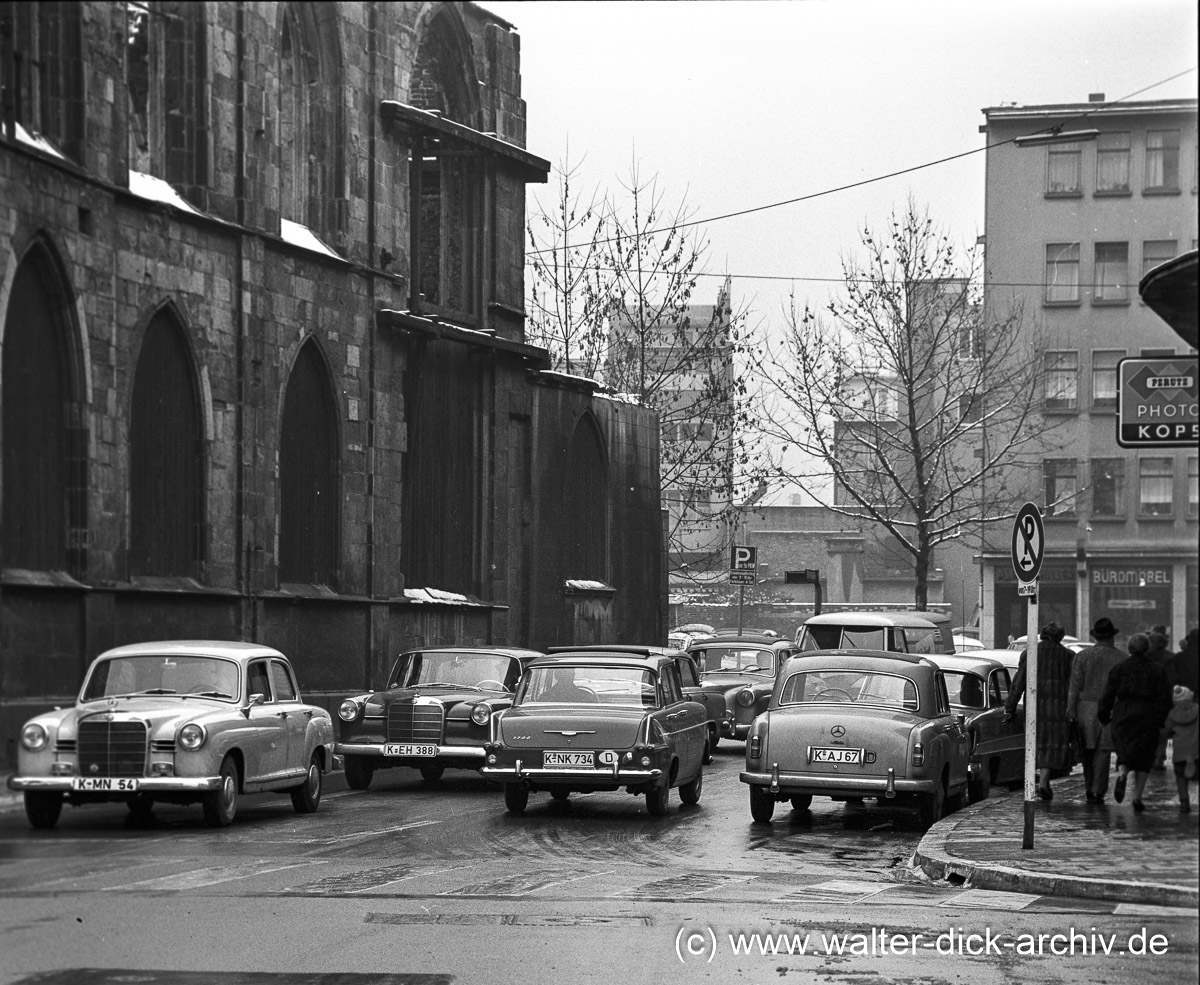 Dichter Verkehr an St. Kolumba 1962