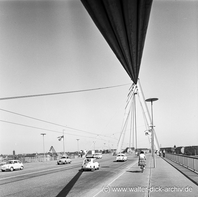 Auf der Severinsbrücke 1960