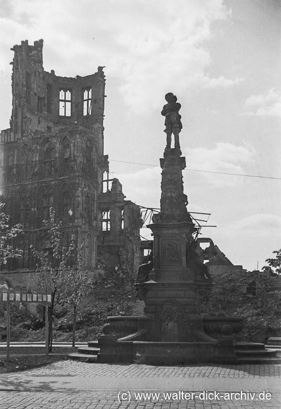 Jan van Werth und Rathausturm 1946