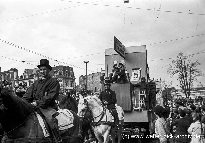 Im Rosenmontagszug 1950
