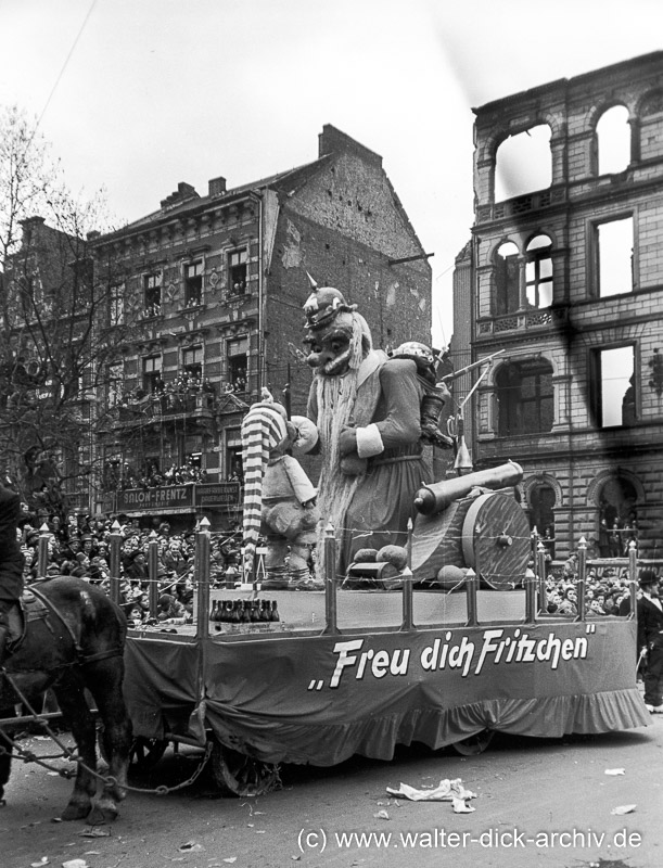 Persiflagewagen im Rosenmontagszug 1951