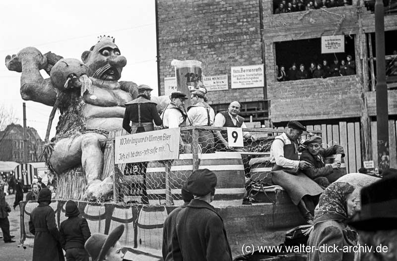 Im Rosenmontagszug 1950