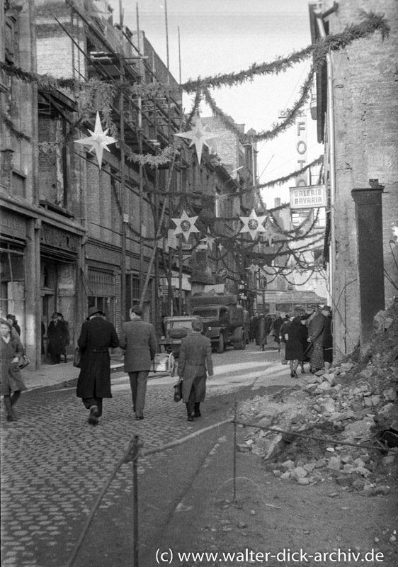 Weihnachtsschmuck in der Hohe Straße