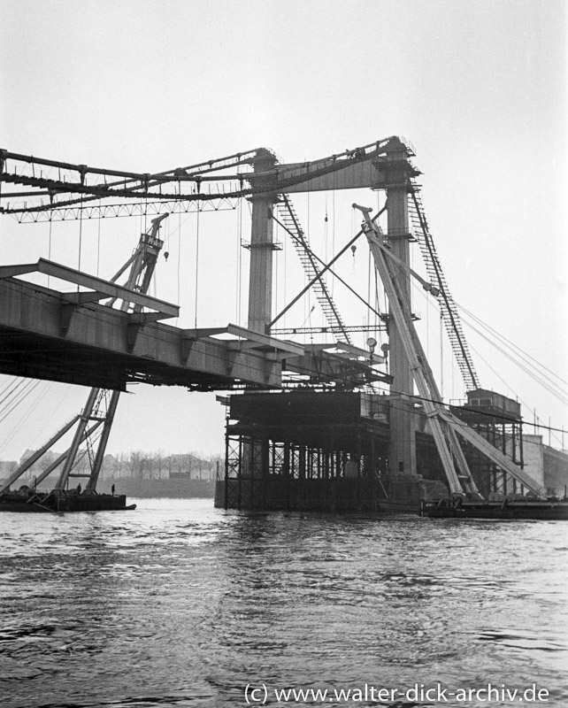 Bau der Mülheimer Brücke 1950