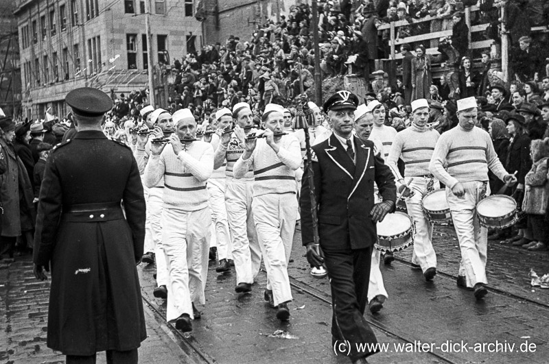 Im Rosenmontagszug 1950