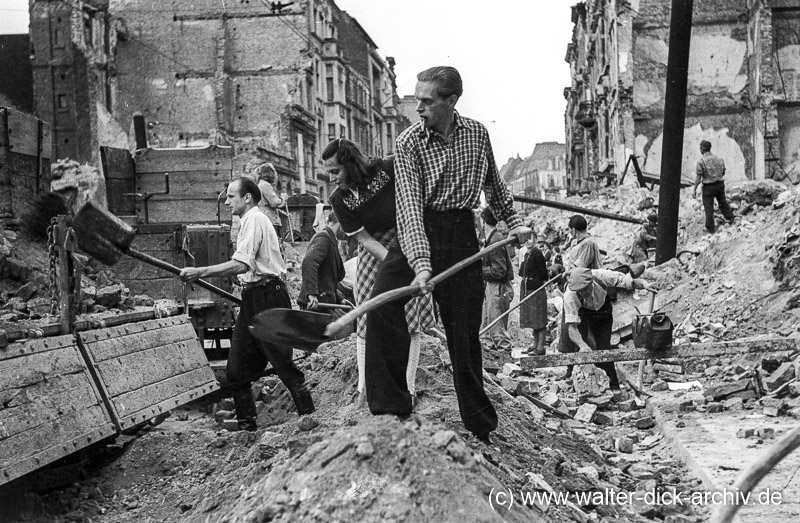 Walter Dick beim "Schöppe" 1946