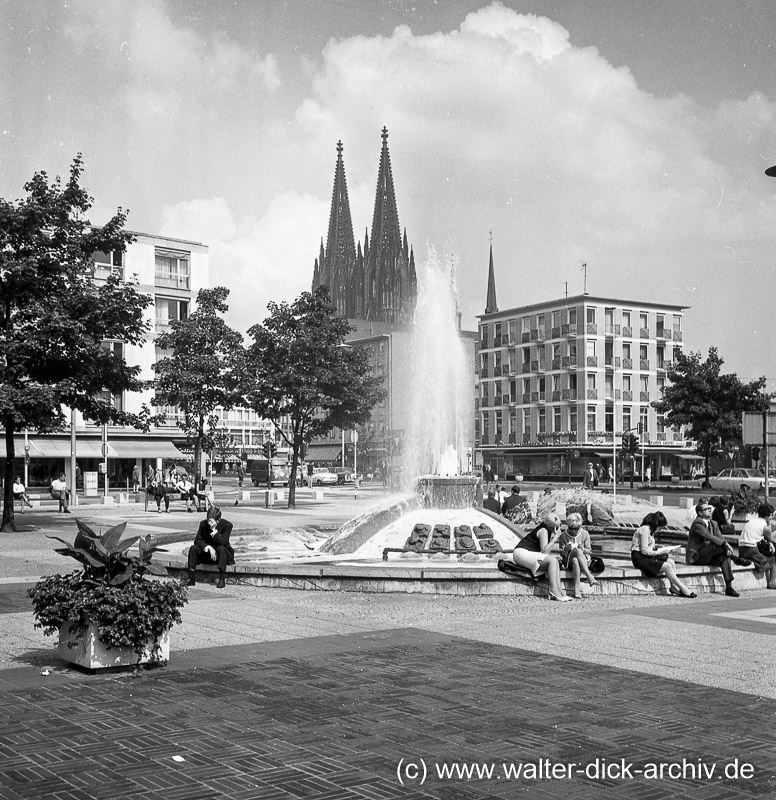 Brunnen auf dem Offenbachplatz 1968