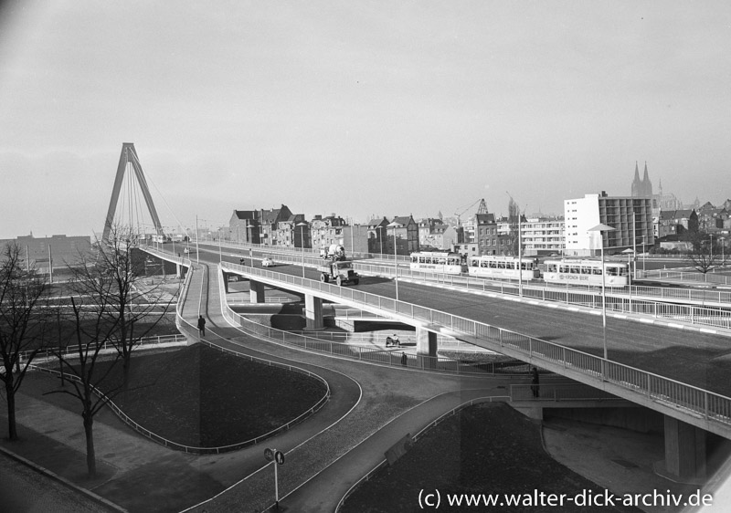Aufwändige Auf- und Abfahrten an der Kölner Severinsbrücke