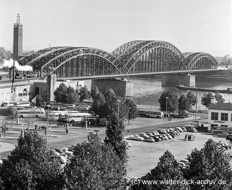 Busbahnhof und Hohenzollernbrücke 1960
