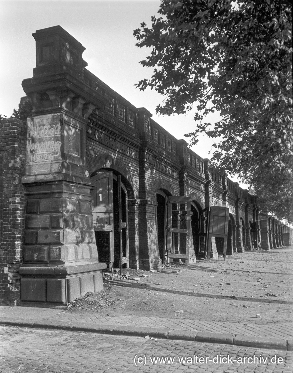 Gemauerter Bahndamm in Deutz 1939