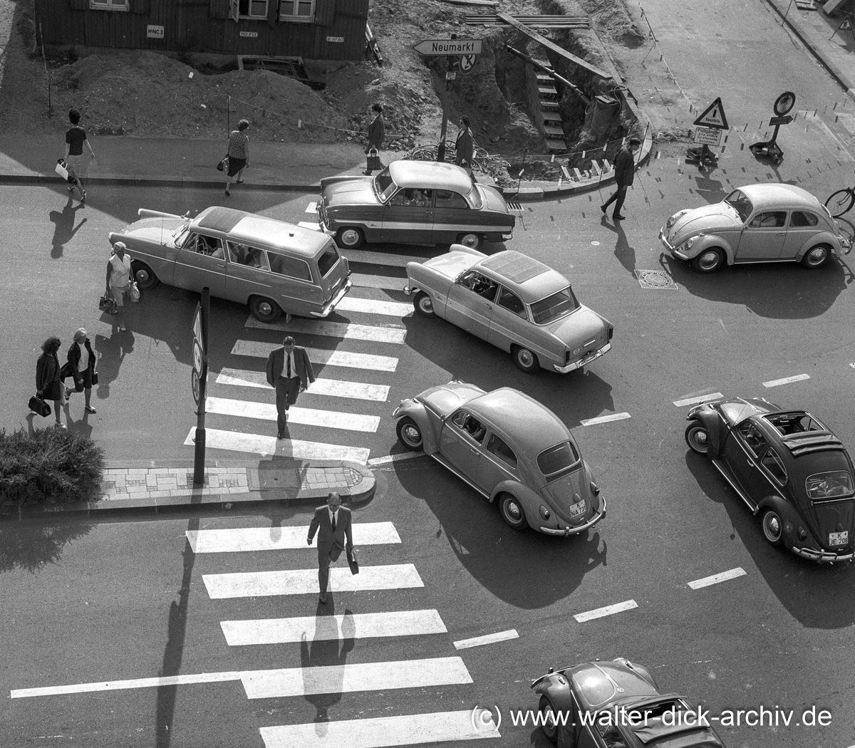 Verkehr am Zebrastreifen 1964