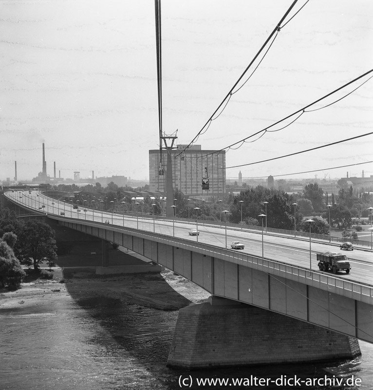 WDA3156-003 Rheinseilbahn und Zoobrücke 1967