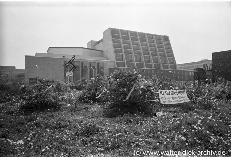 Idylle neben der neuen Oper 1958