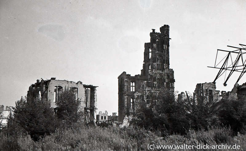 Ruine des Rathausturmes 1946