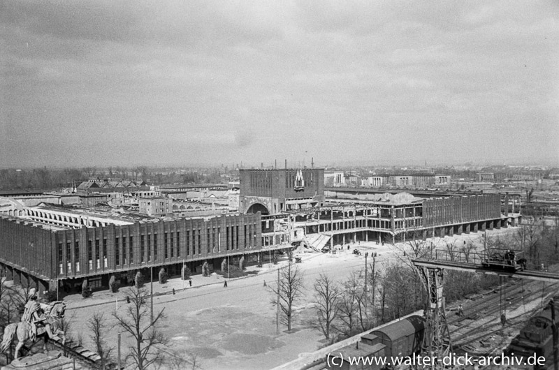 Rheinhallen der Kölner Messe 1947