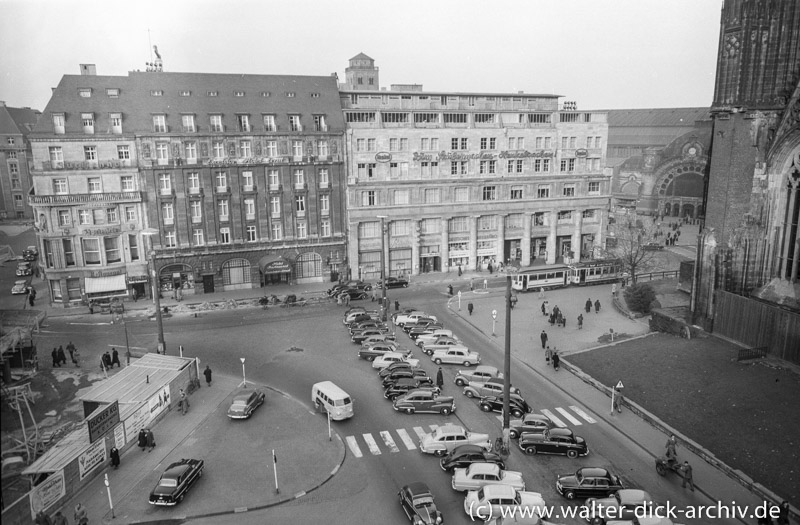 Excelsior Hotel und Deichmannhaus 1953