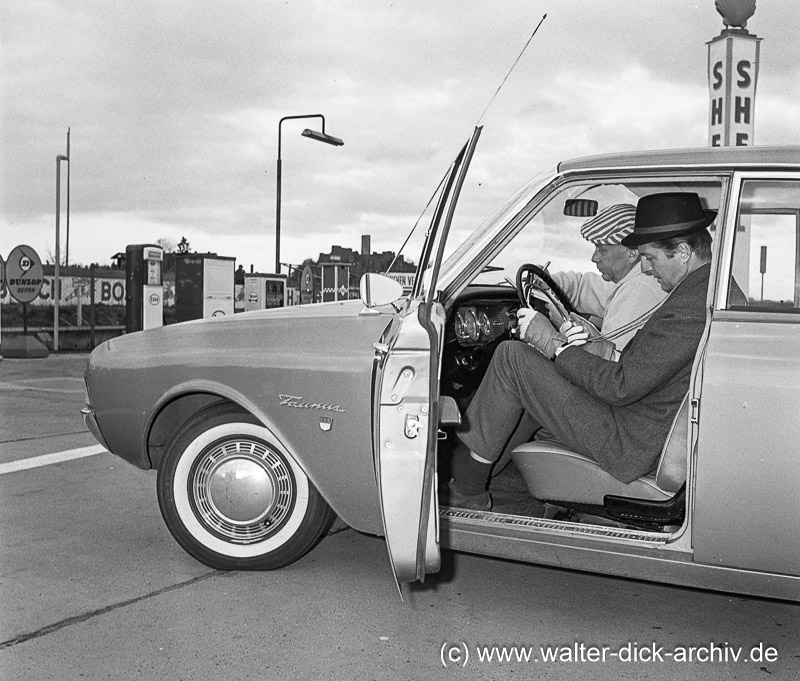 Wolfgang Graf Berghe von Trips im neuen Ford 1960